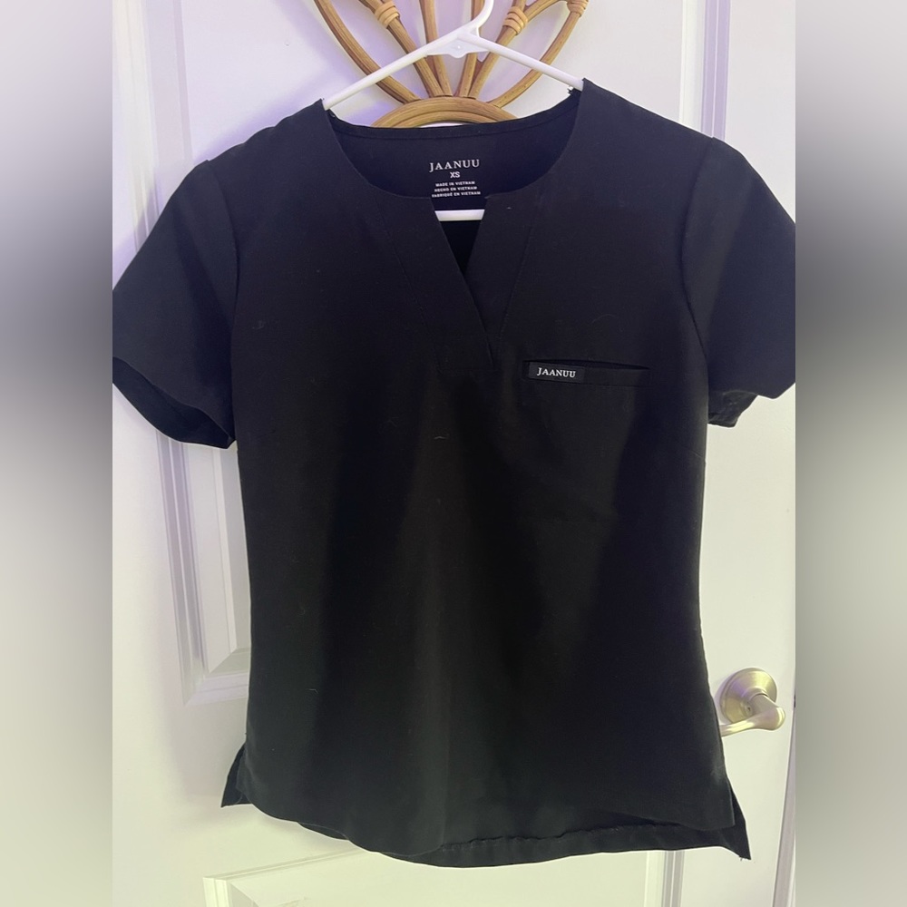 Jannuu XS scrub top black